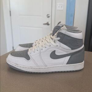 AIR JORDAN 1 MENS 9.5 Sneakers